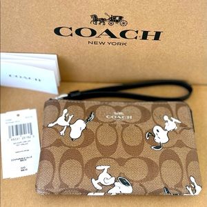 Coach X Peanuts Corner Zip Wristlet in Signature Canvas With Snoopy Print
